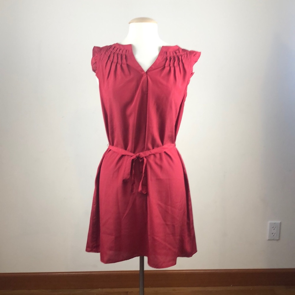 Banana Republic brick red, sleeveless dress with tie at waist. Women’s size 4